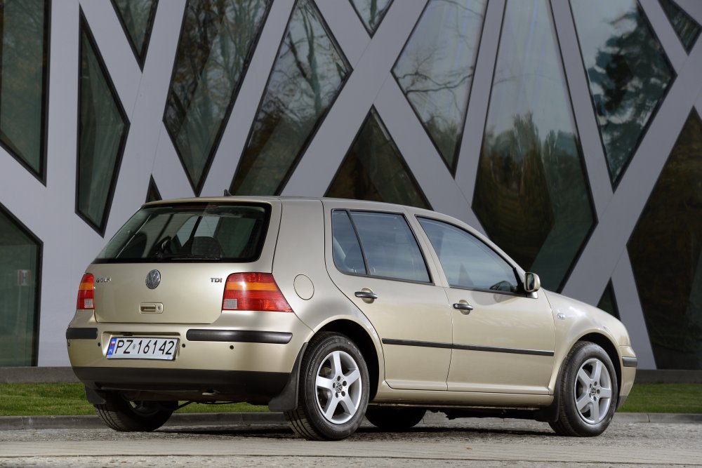 VW Golf 25